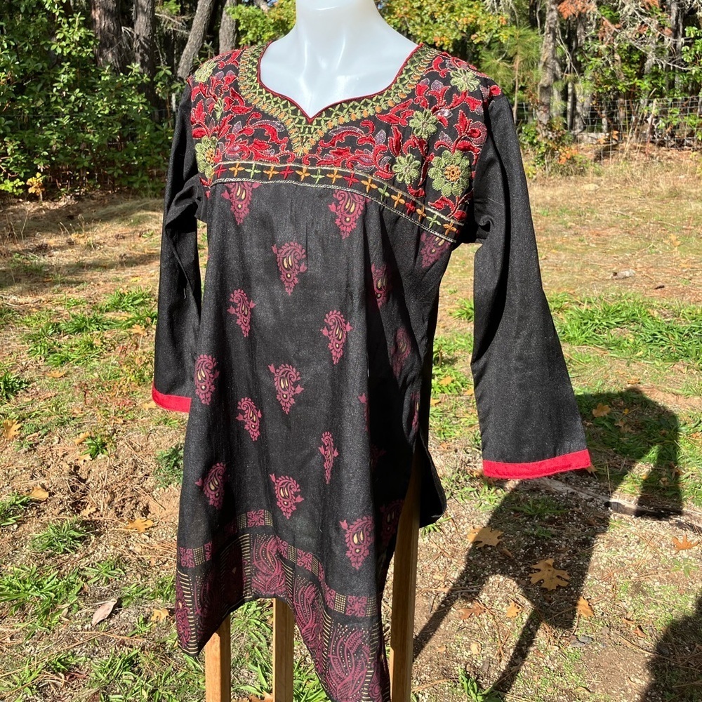 Maple clothing made in India cotton tunic with floral embroidered neckline S